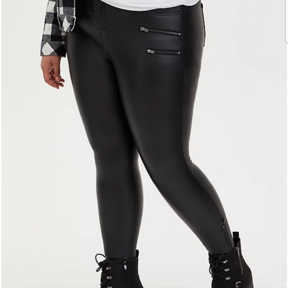 NWT Black Coated Ponte Skinny Pants